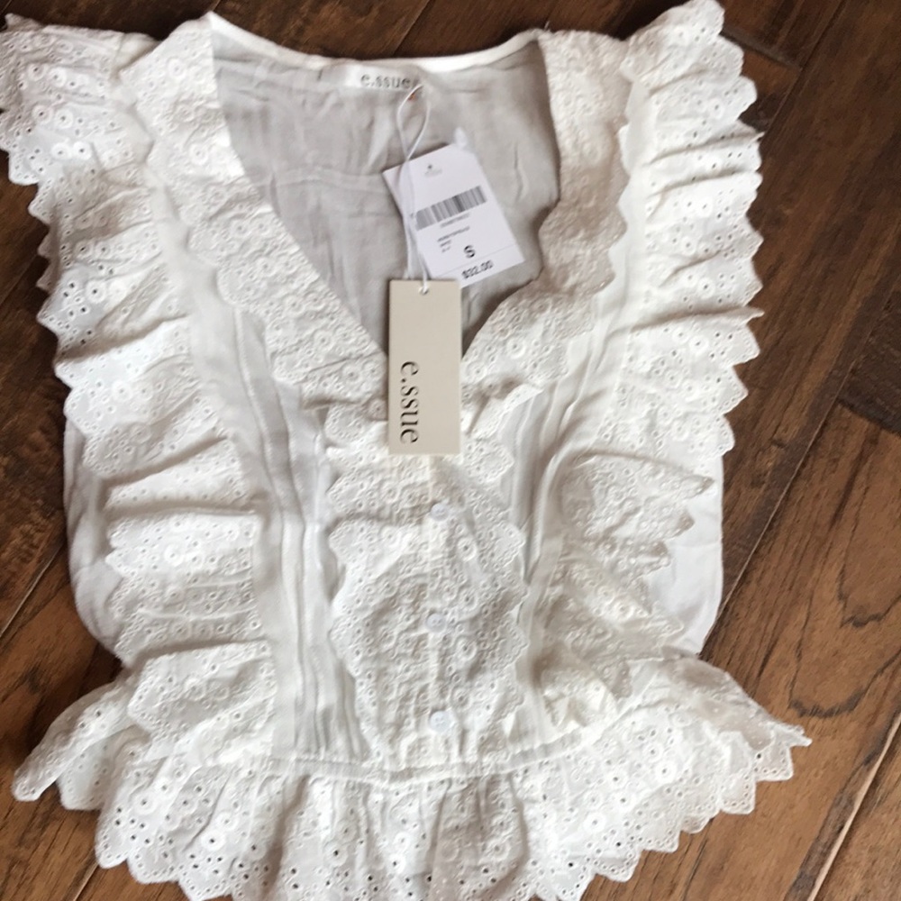 Gorgeous white ruffle sleeveless top size small
